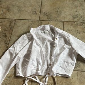Hollister, White long sleeve, button up cropped shirt. Size L,